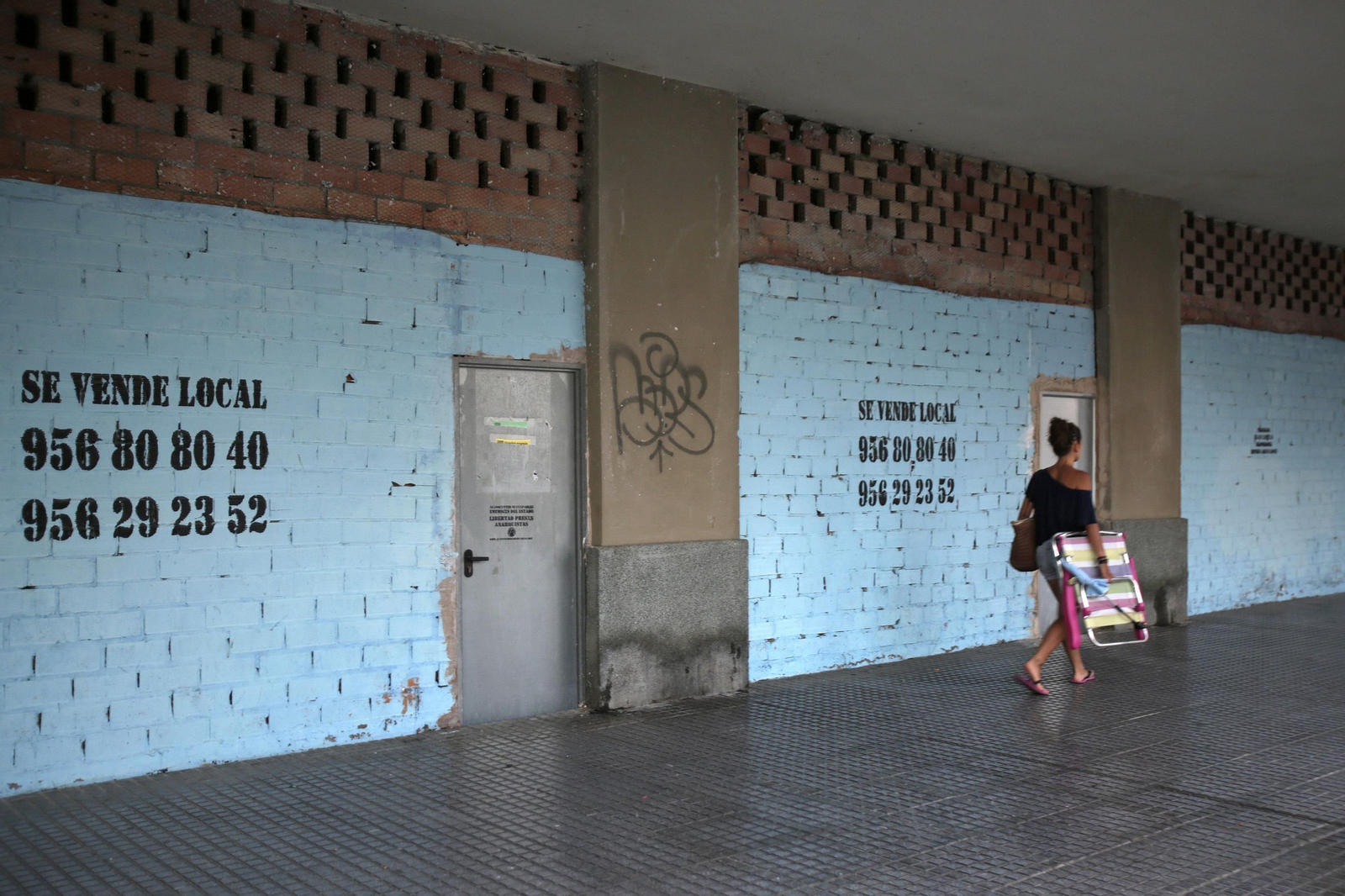 Locales de propiedad municipal en venta en el barrio de Astilleros, en una imagen de archivo.