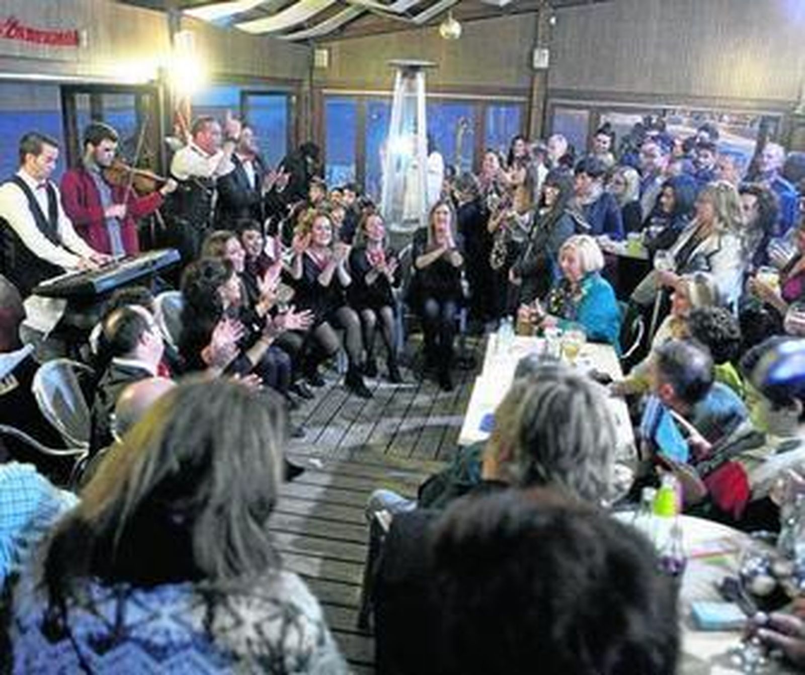 Celebración de una comida navideña en un establecimiento gaditano.