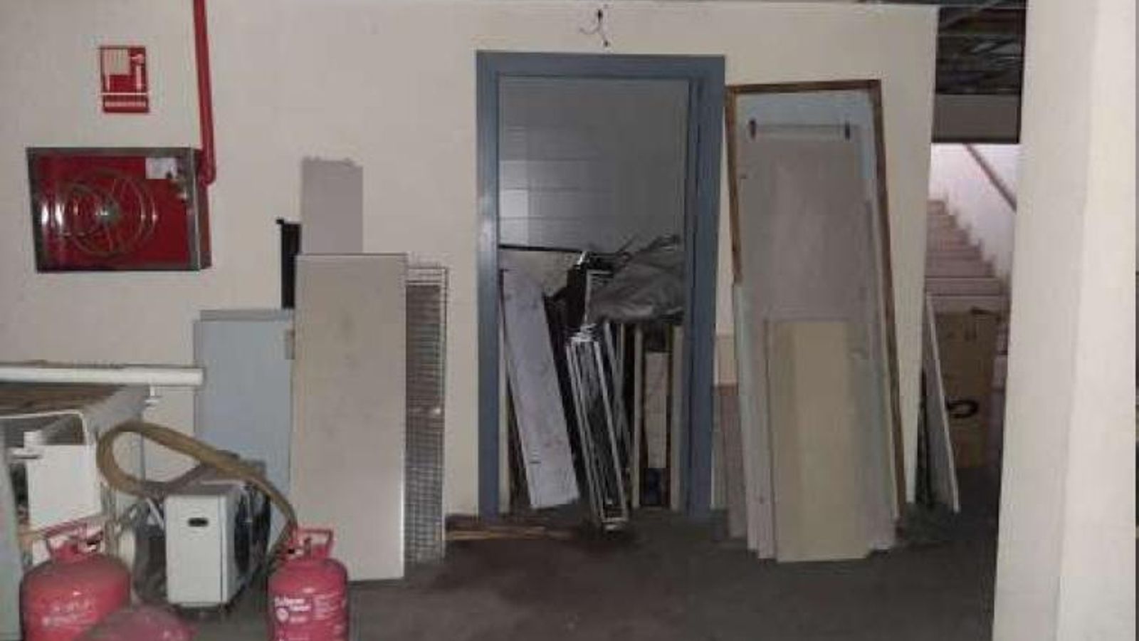 Estado de abandono de la biblioteca.