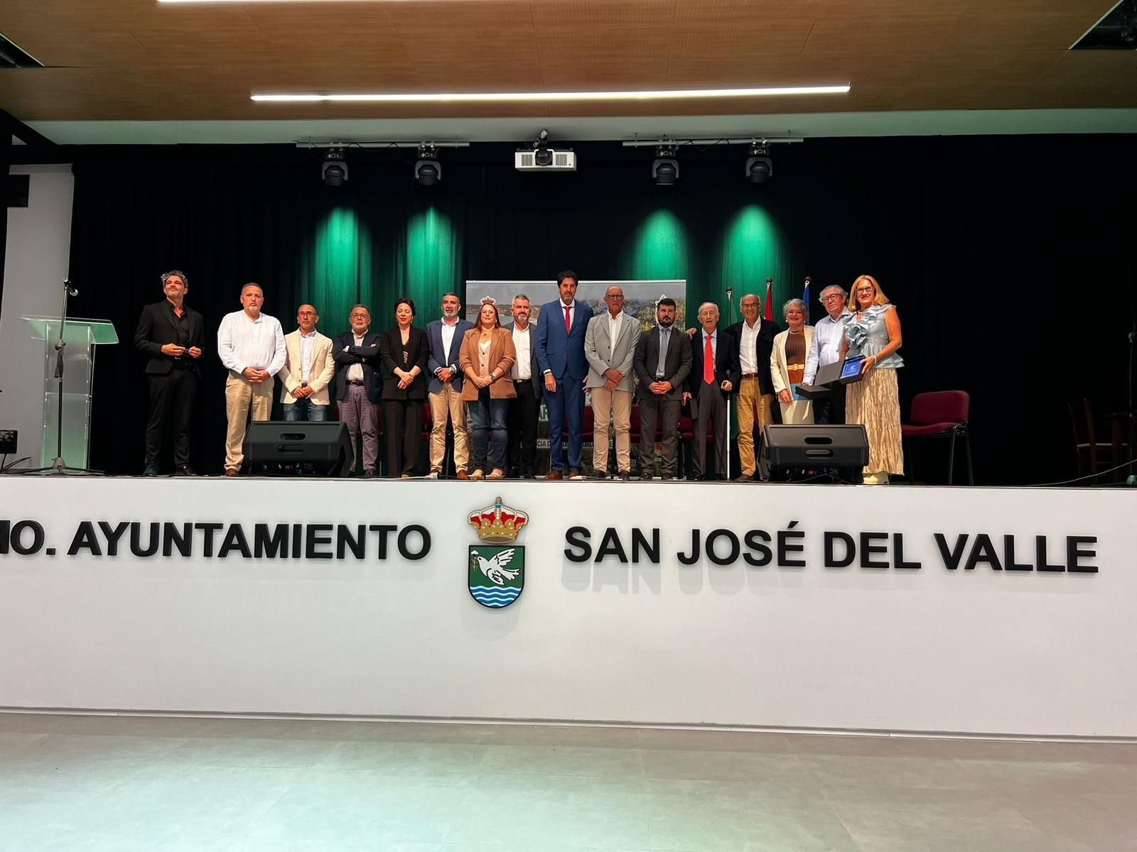 Foto de familia en la gaala institucional del 30 aniversario de la Mancomunidad de La Janda.