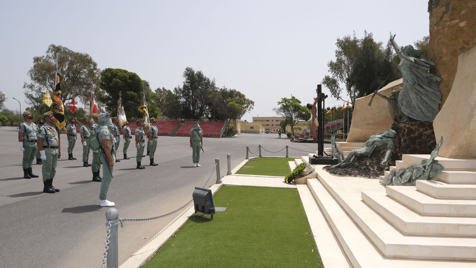 Visita de la Ministra de Defensa Margarita Robles a La Legión Española, en Viator