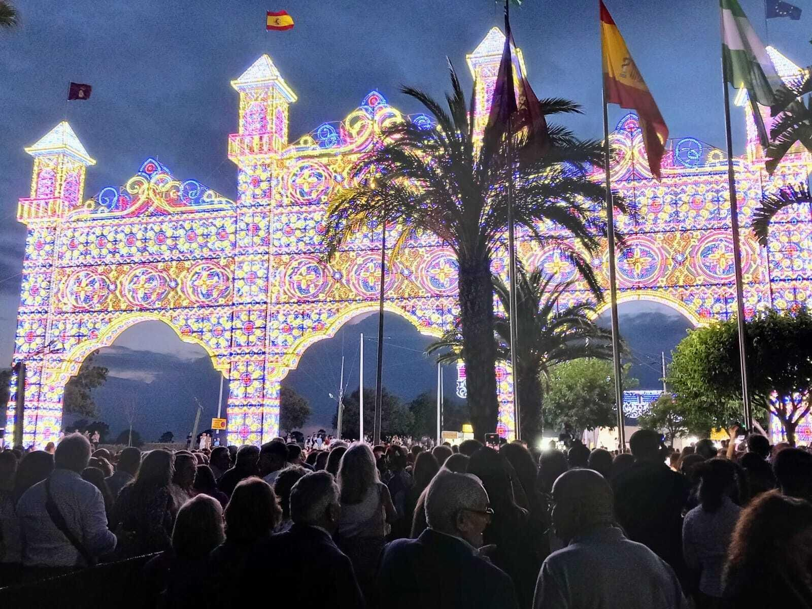 Feria de Chiclana 2023: Las imágenes de la noche de inauguración y el alumbrado