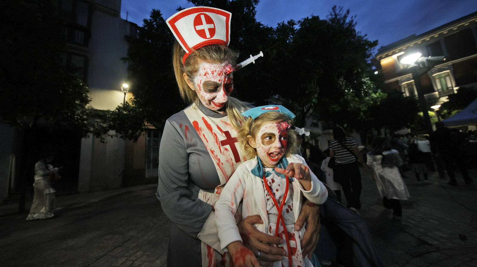El desfile de Halloween llena las calles de Jerez
