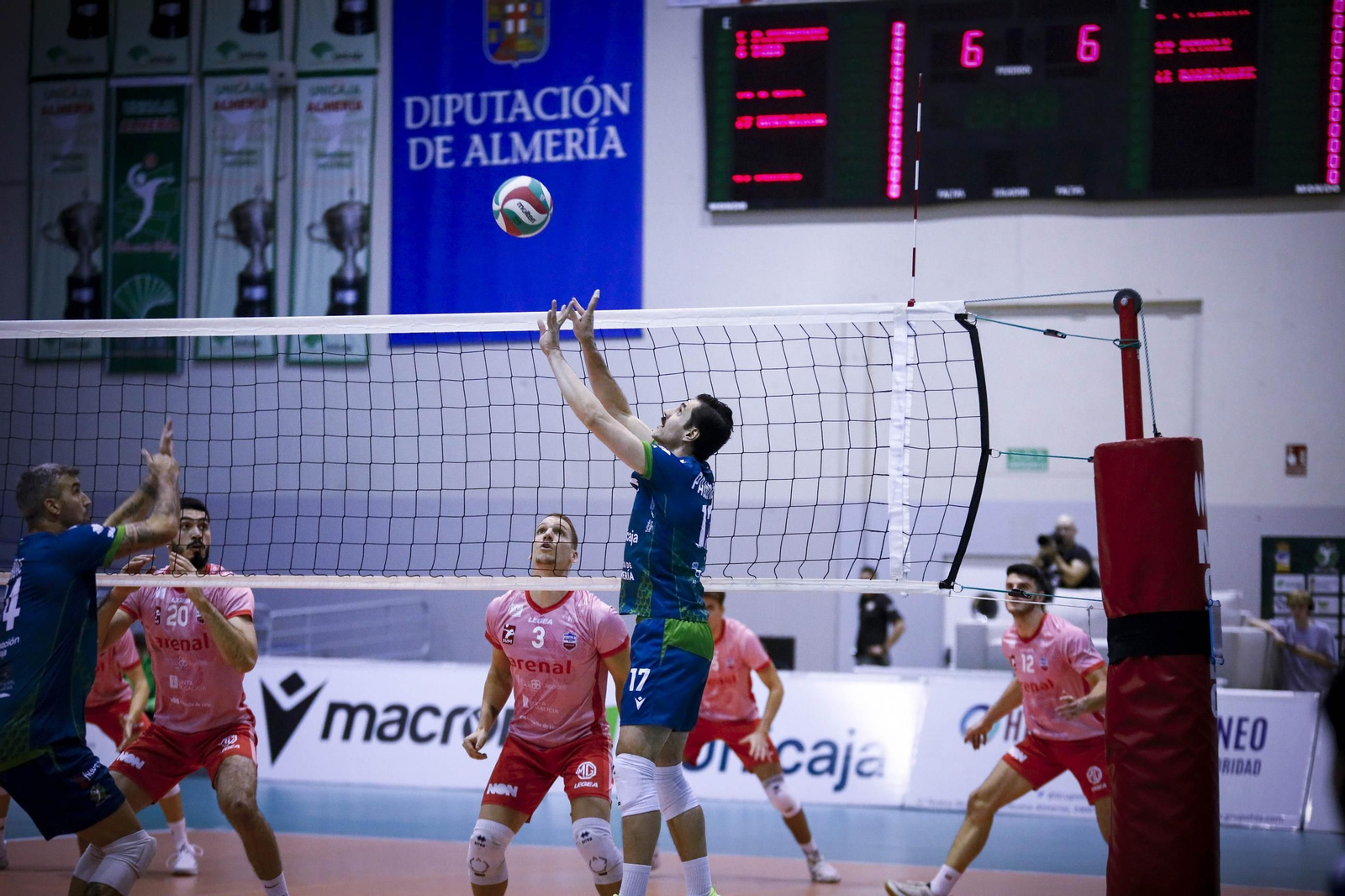 Unicaja Costa de Almería-Arenal Emeve de la Superliga, en imágenes