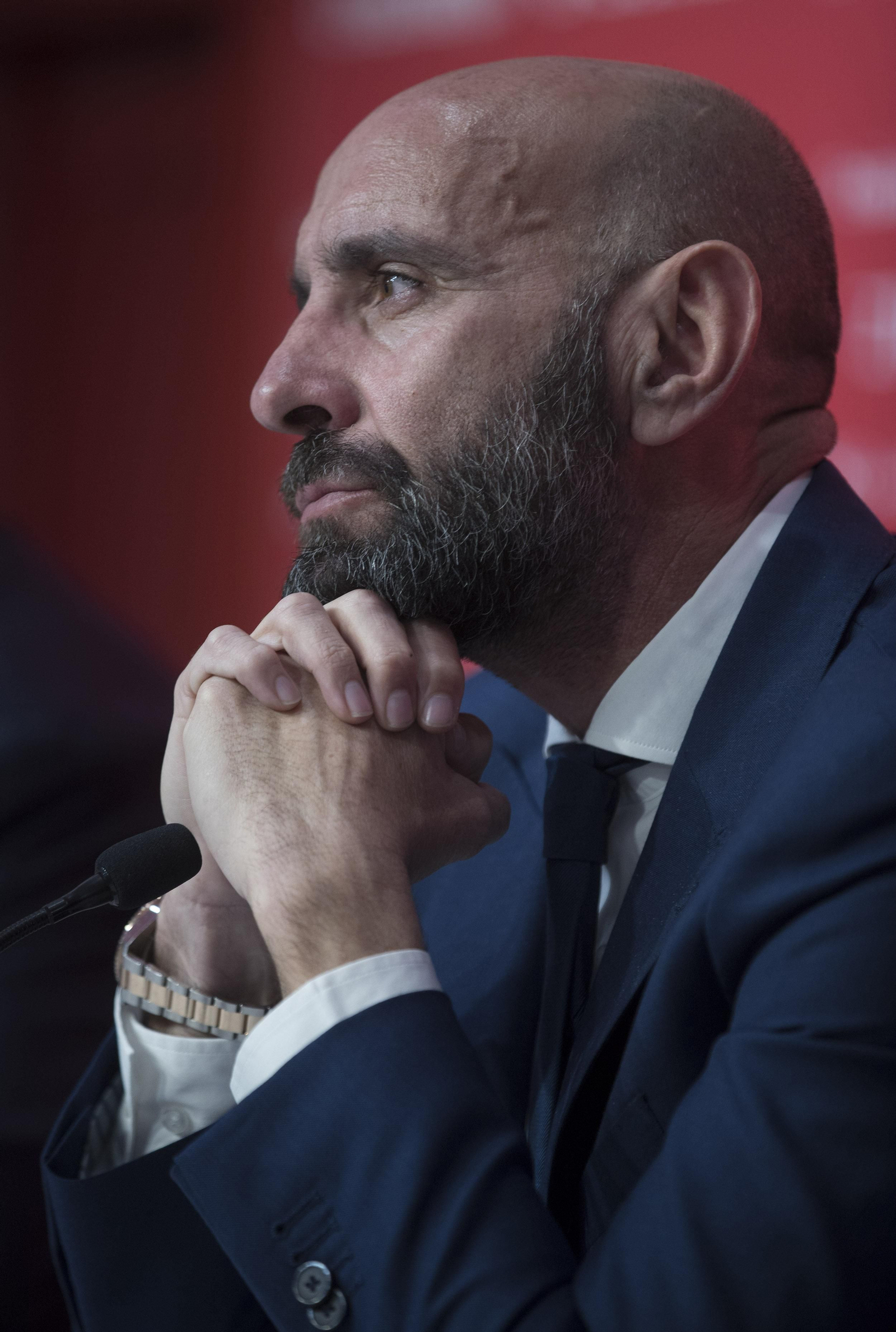 La presentación de Monchi con director deportivo del Sevilla, en imágenes