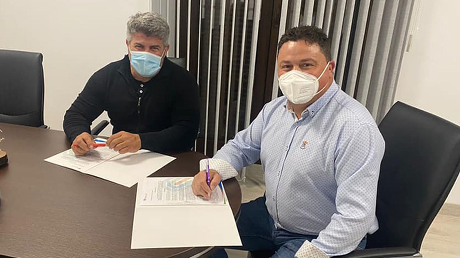 Representante de la empresa y Antonio García