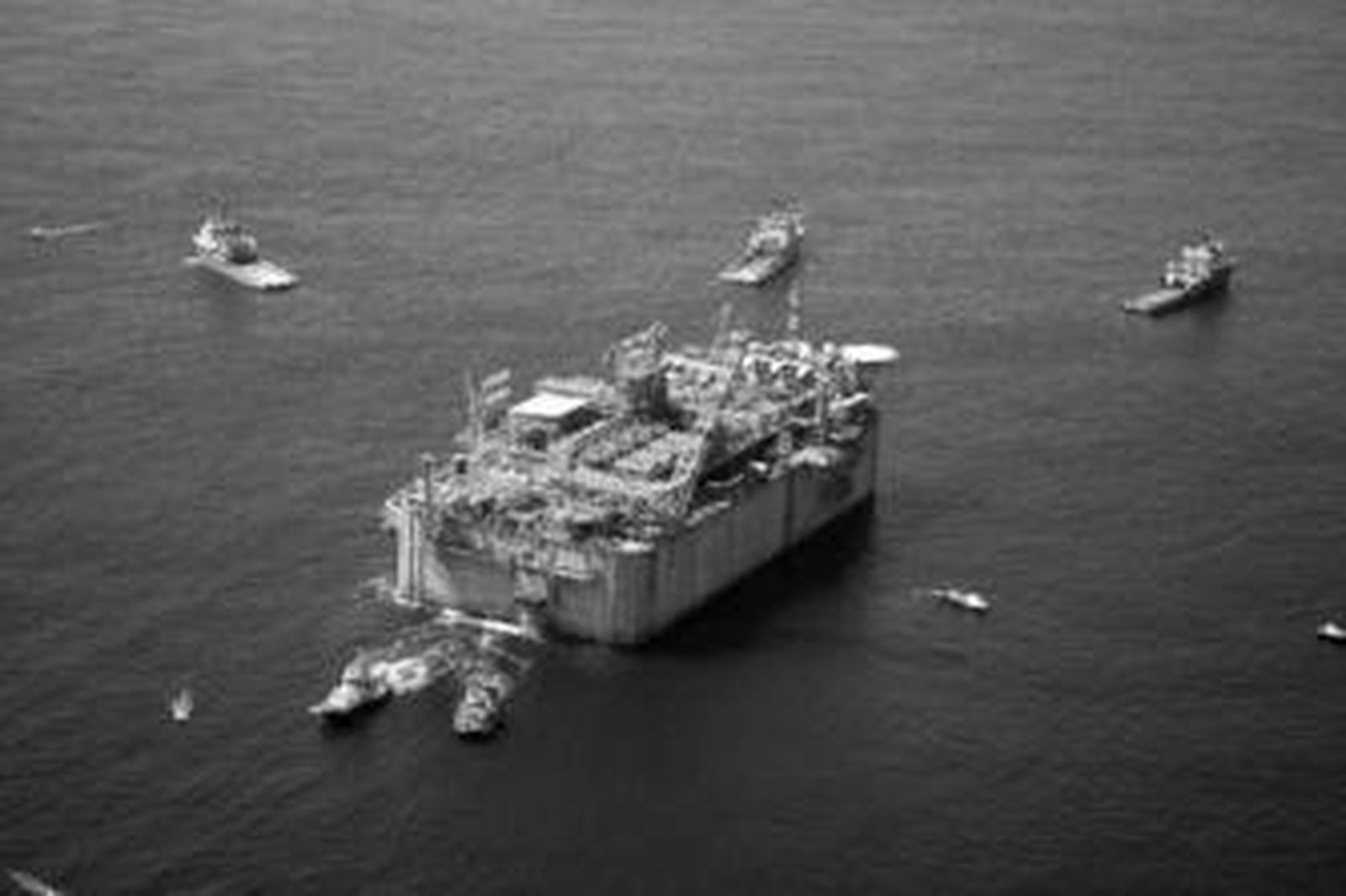 El Adriatic en un momento de su travesía tras la salida de la Bahía de Algeciras.