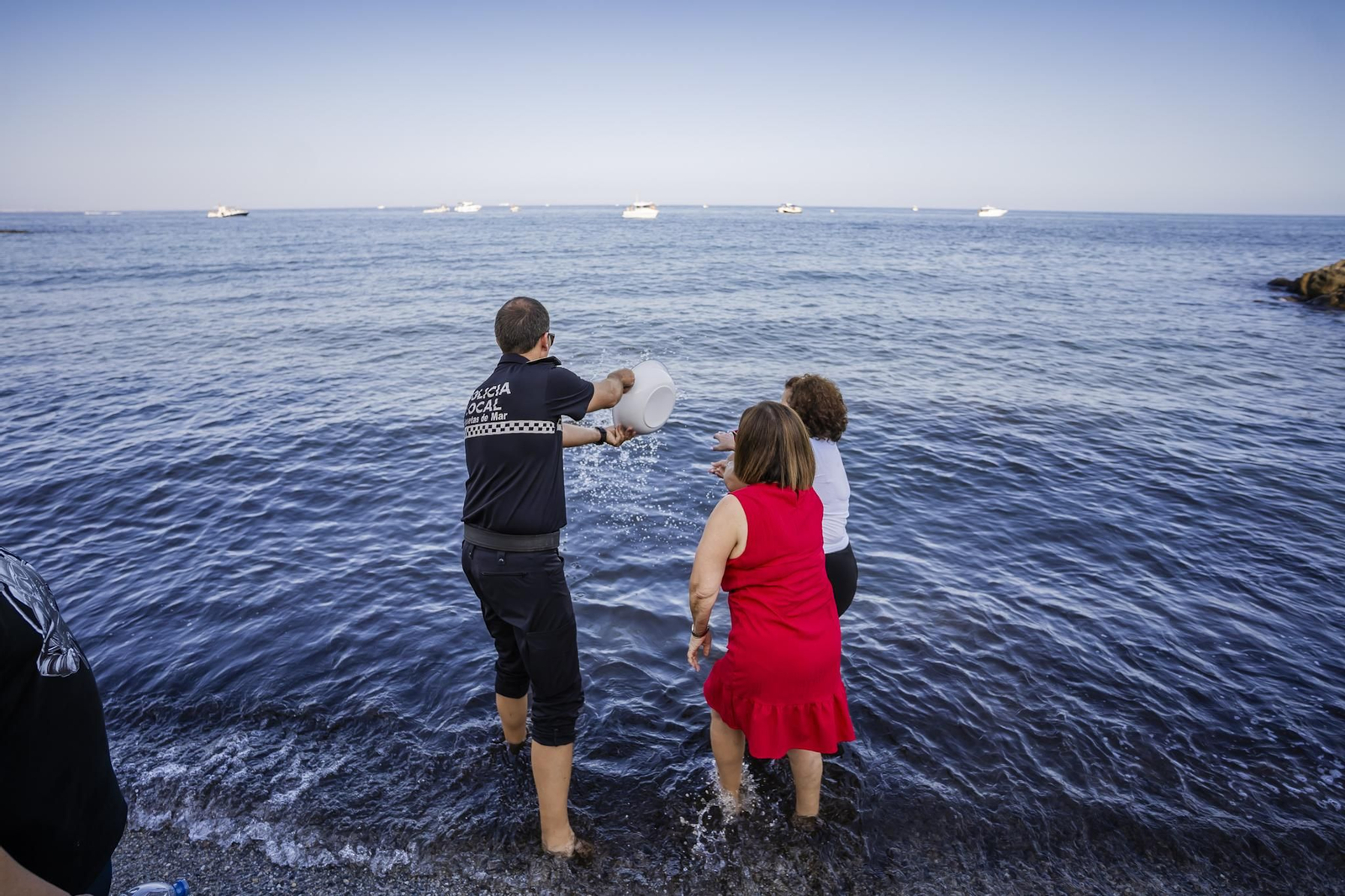 La procesión de la Virgen del Carmen y Santa Ana pone el broche final a las fiestas del Puerto de Roquetas