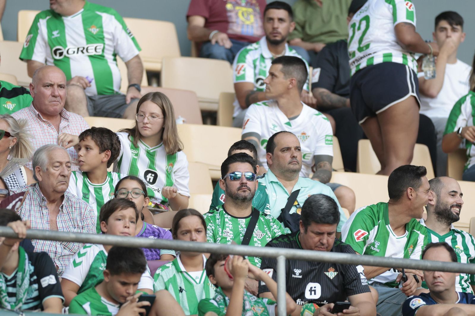 Búscate en las fotos del Betis - Athletic Club