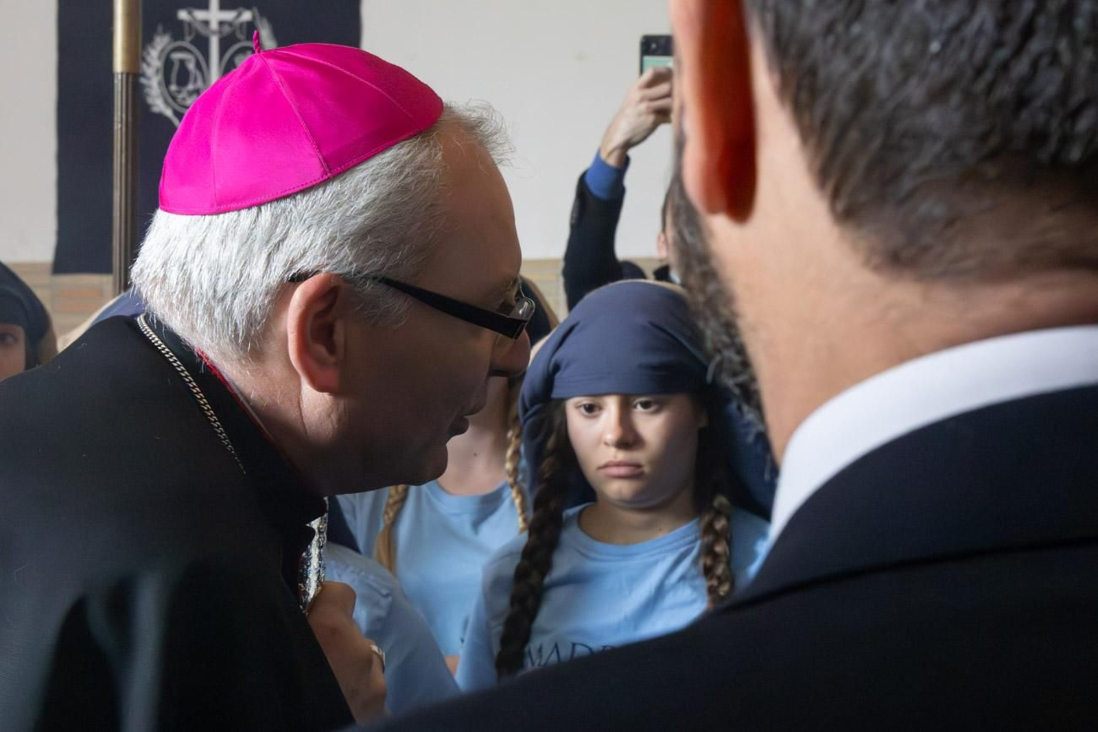 La temida lluvia impide el desarrollo normal de este Martes Santo