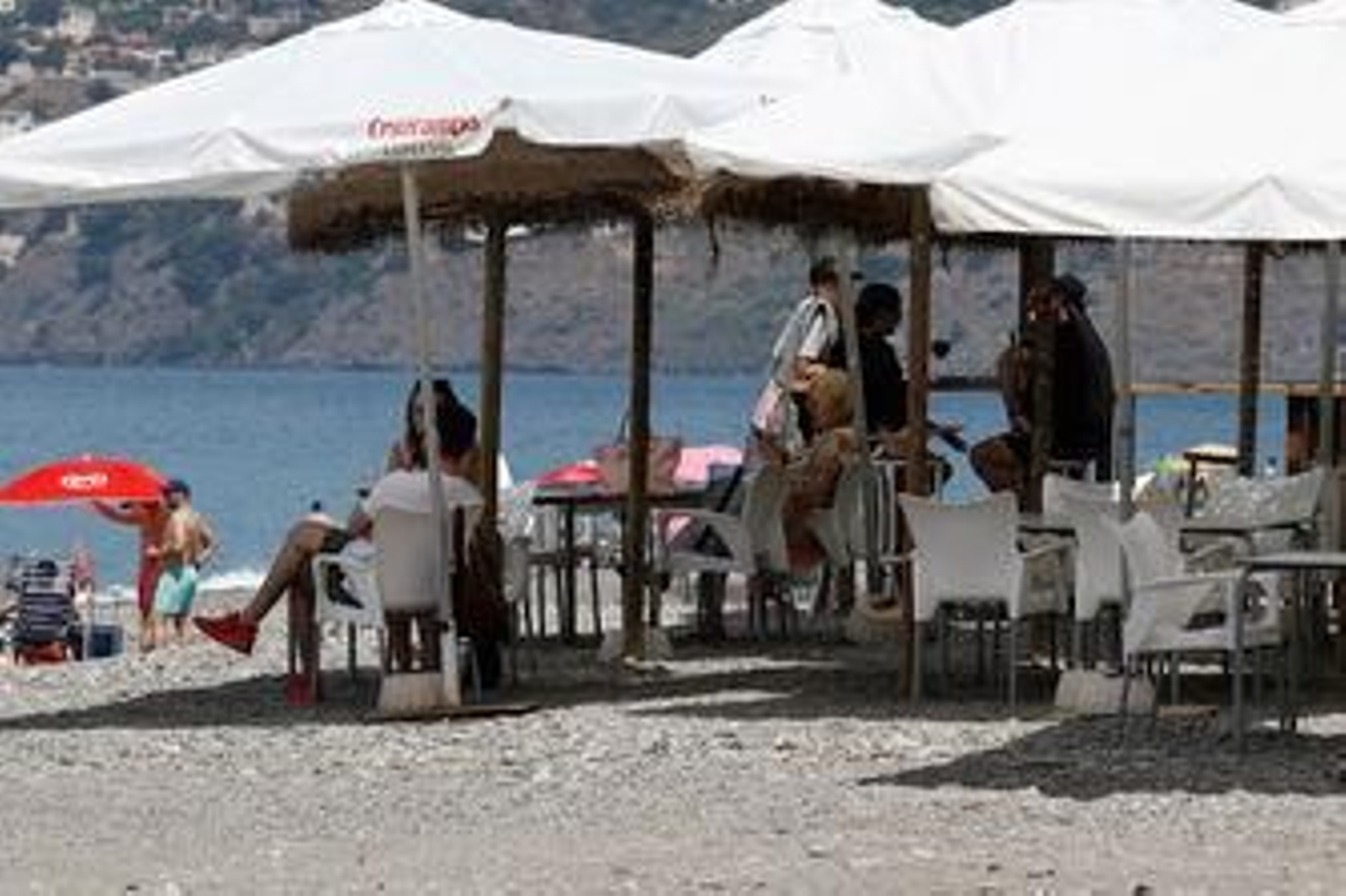 Desescalada: fotos de la primera gran jornada playera en la Costa de Granada