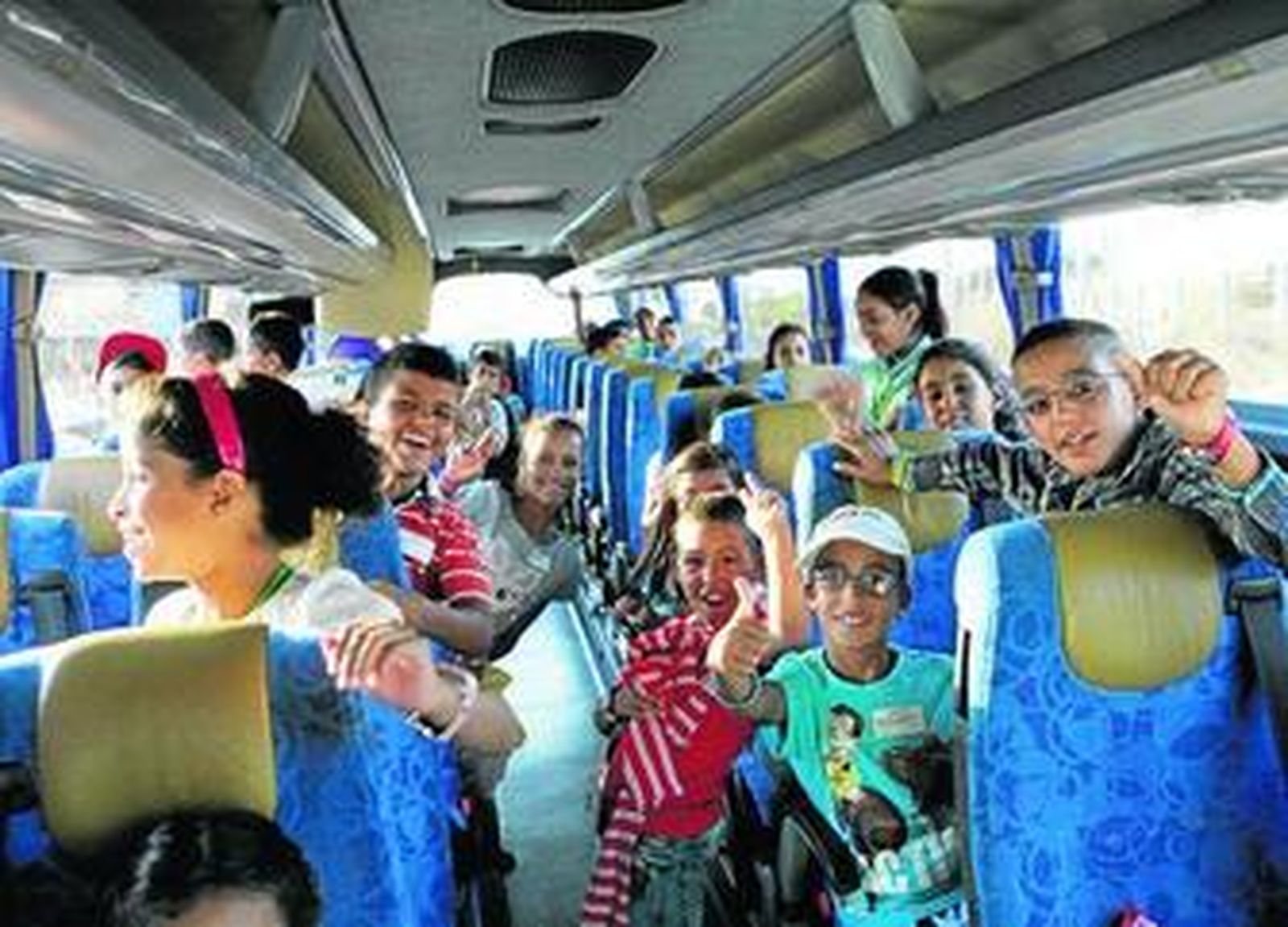 Dos autobuses pusieron rumbo a Málaga entre la emoción y la tristeza.