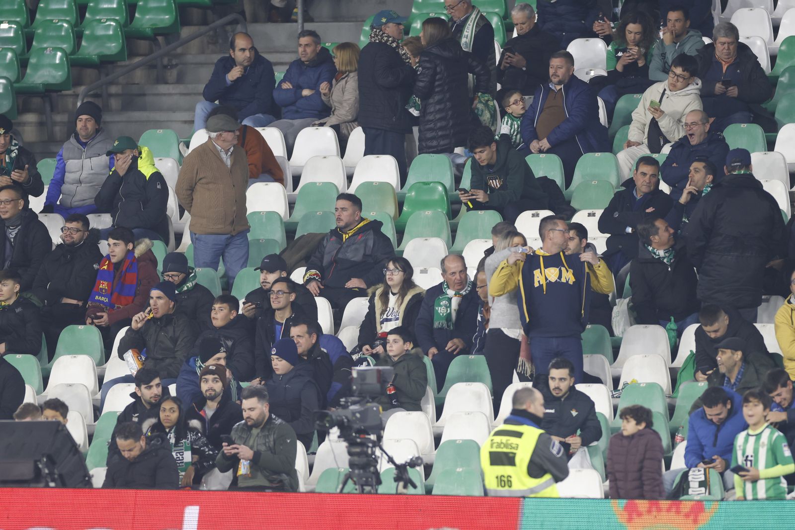 Búscate en las fotos del Betis-Barcelona