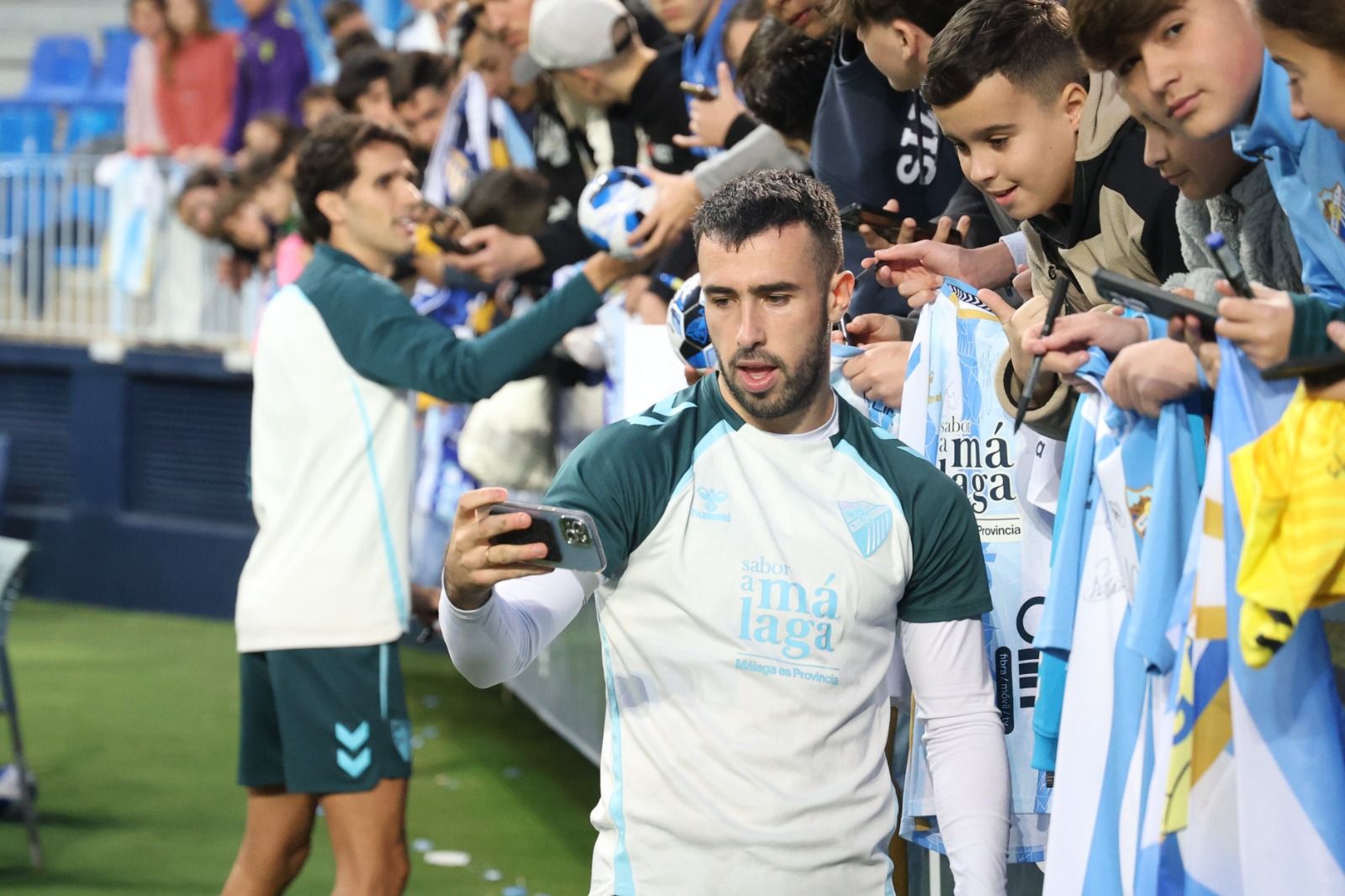 Búscate en las fotos del entrenamiento del Málaga CF en La Rosaleda