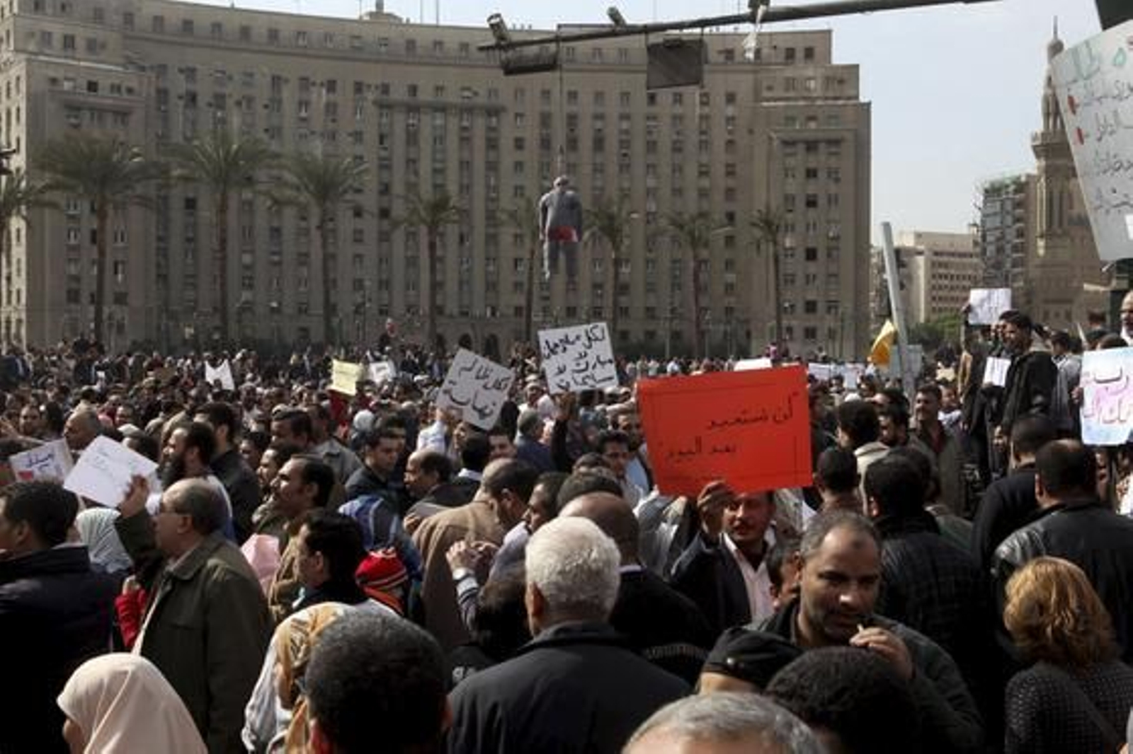 Miles de egipcios se manifiestan contra Mubarak.

Foto: EFE