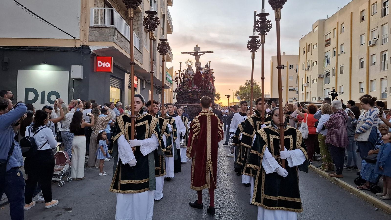 Fotogalería: La salida extraordinaria de la Vera-Cruz de Puerto Real en su 475 aniversario