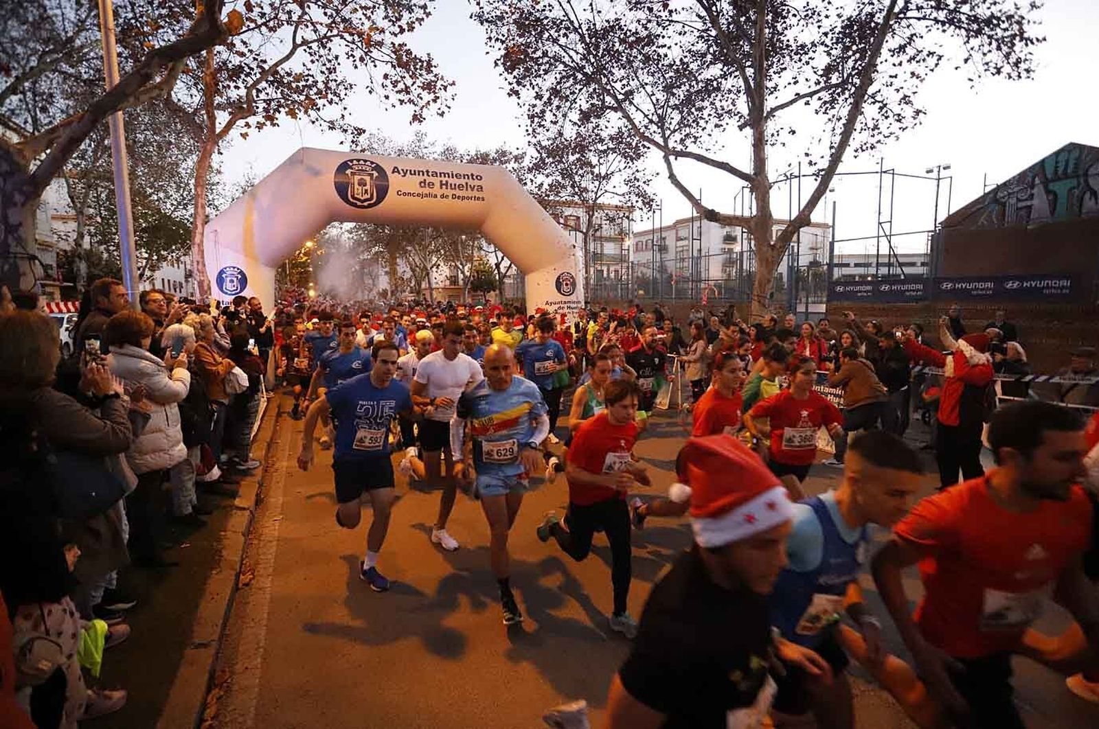 Imágenes de la carrera de San Silvestre en Huelva
