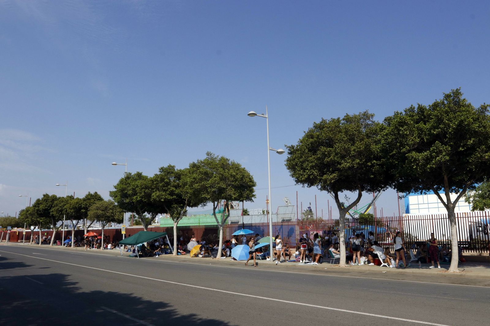 Fotogalería de los fans que esperan en cola para el concierto de David Bisbal