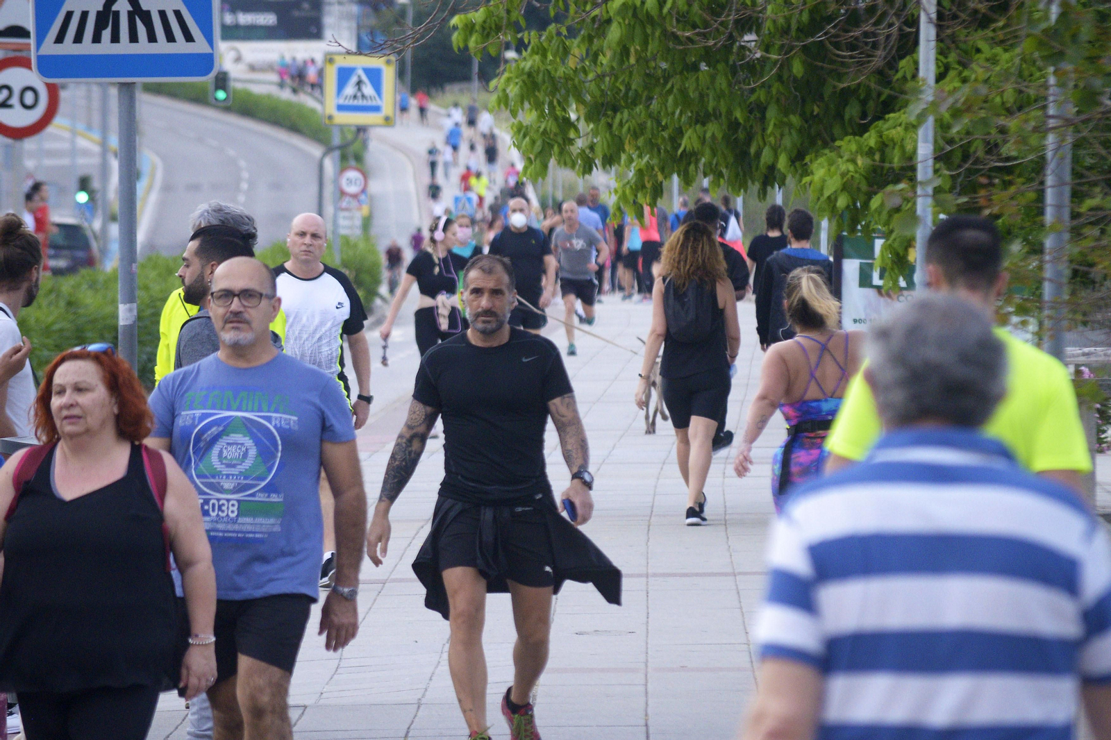 Fotos de gente corriendo por la tarde-noche en Algeciras