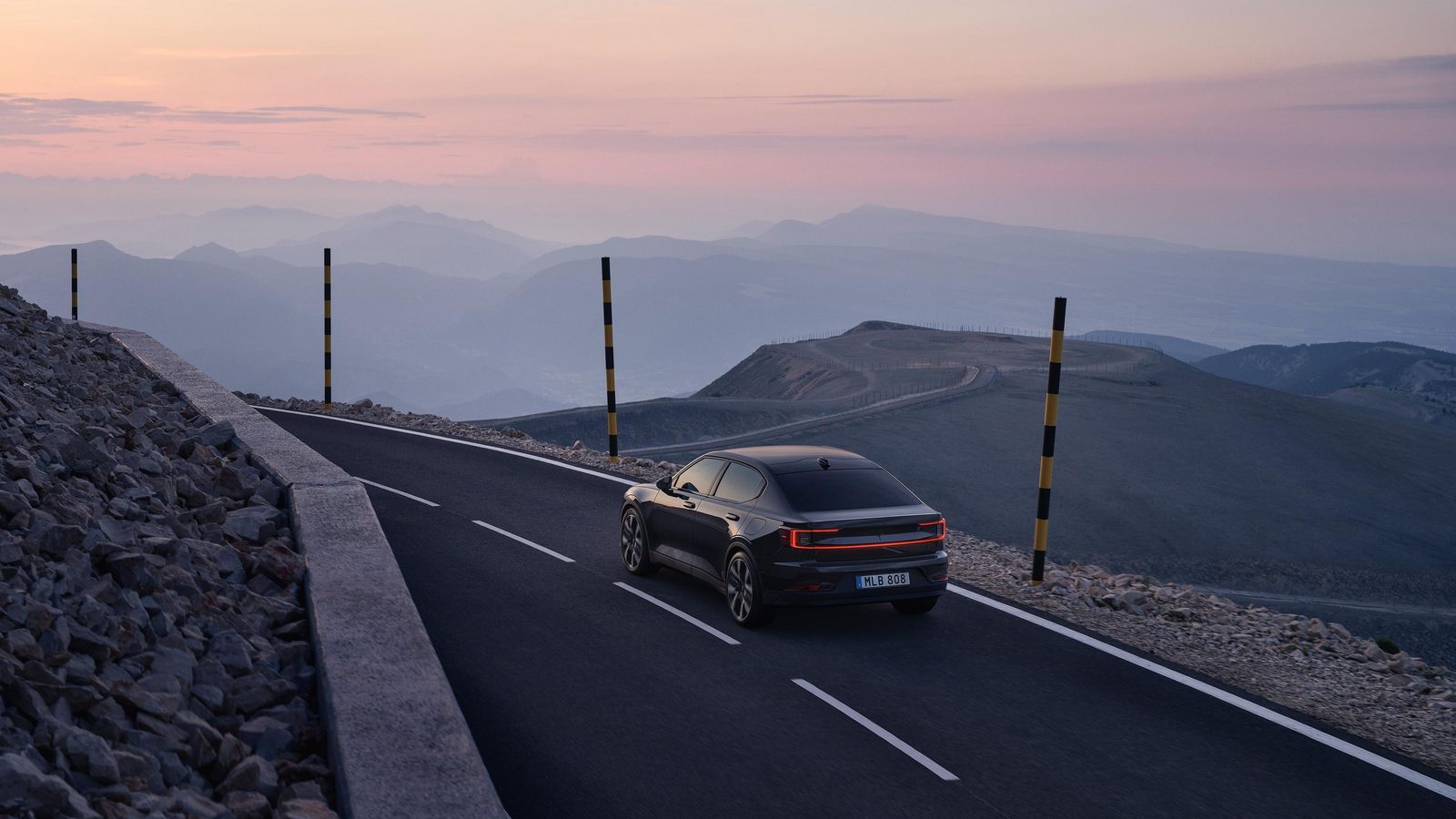 El eje trasero gana protagonismo en los Polestar 2, ya que en las versiones de un único motor es ahora el de propulsión, mientras que en las que tienen dos es también nuevo.