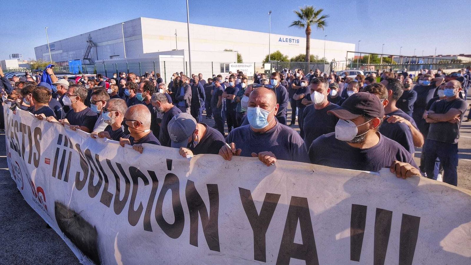 Protesta de los trabajadores de Alestis, este lunes en Puerto Real