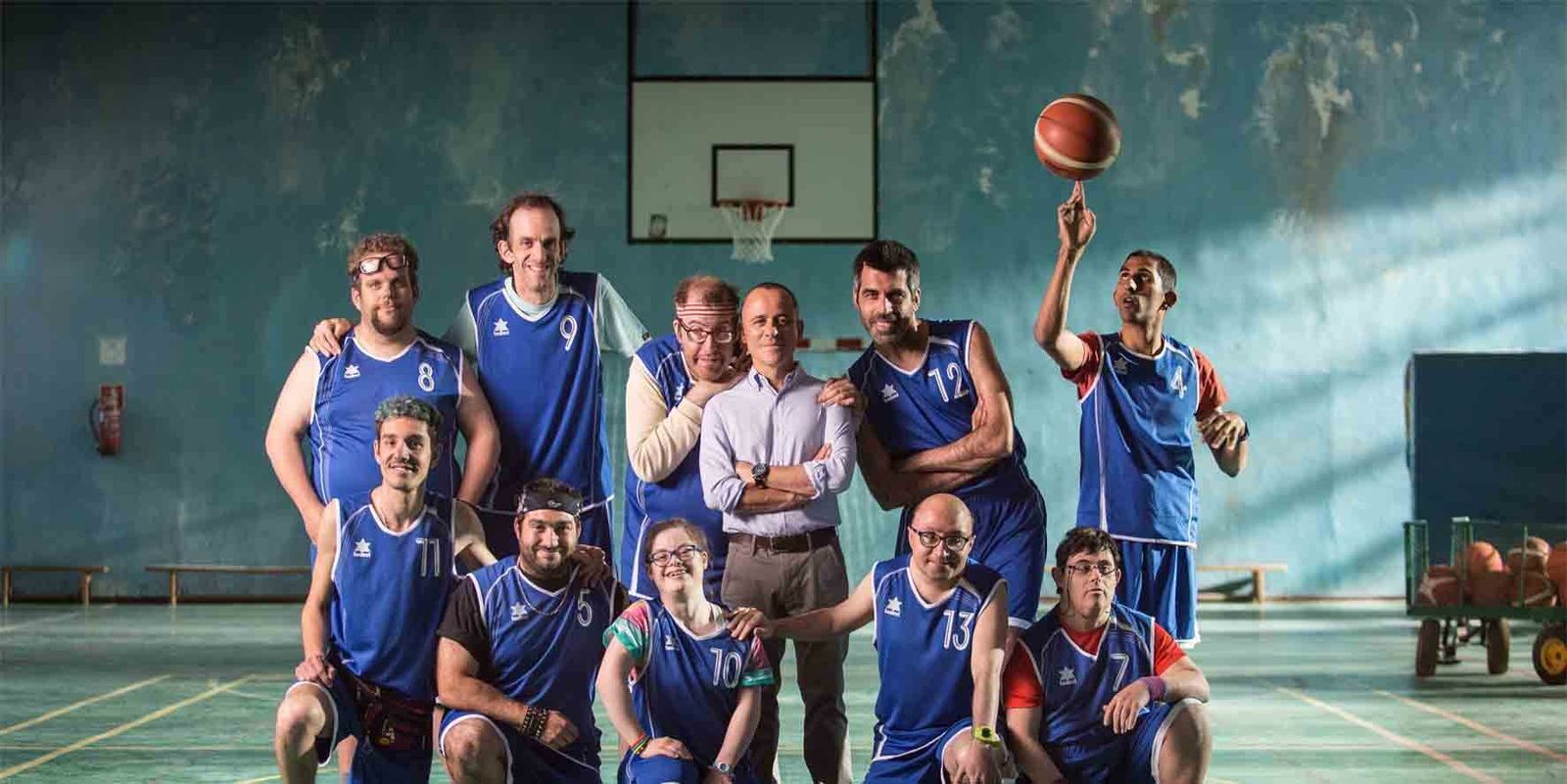 Javier Gutiérrez y el resto del elenco de 'Campeones'