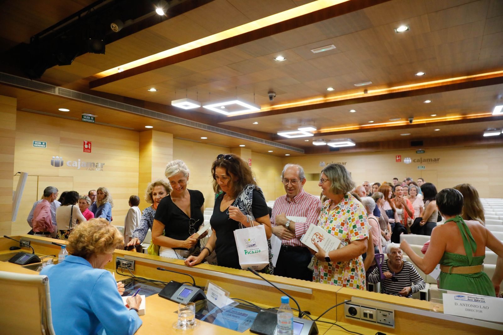 Imágenes de Diario de los Libros, con Julia Navarro