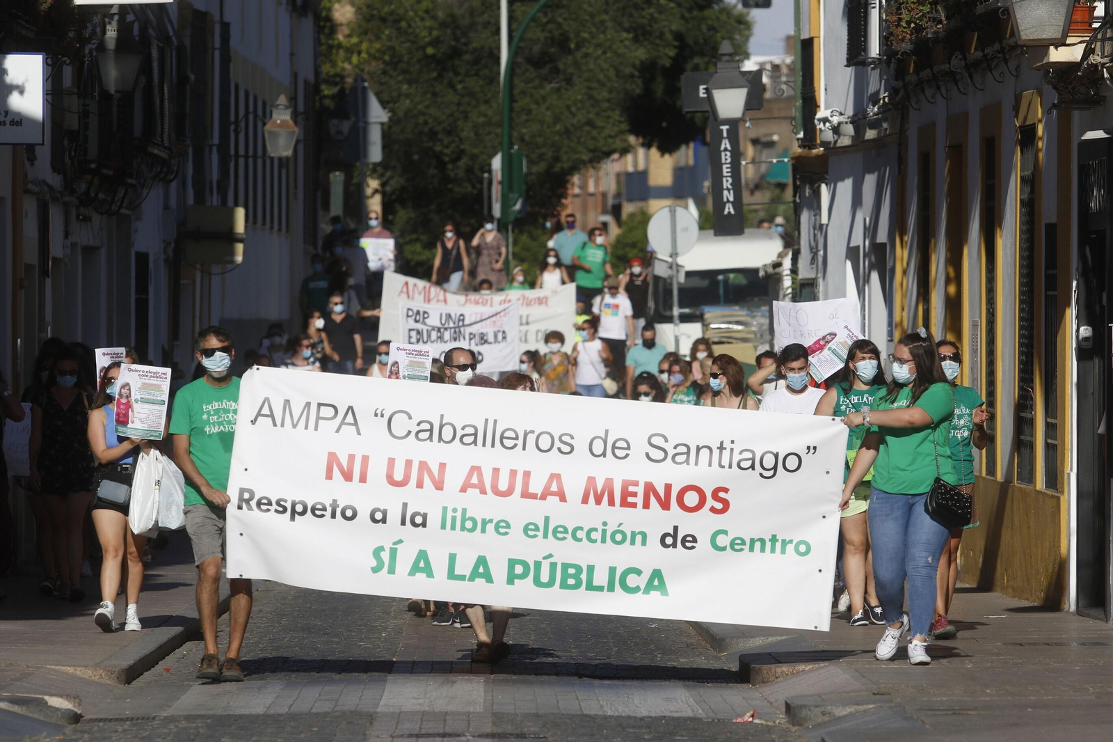 Marcha por Córdoba en contra del cierre de unidades en centro públlicos.