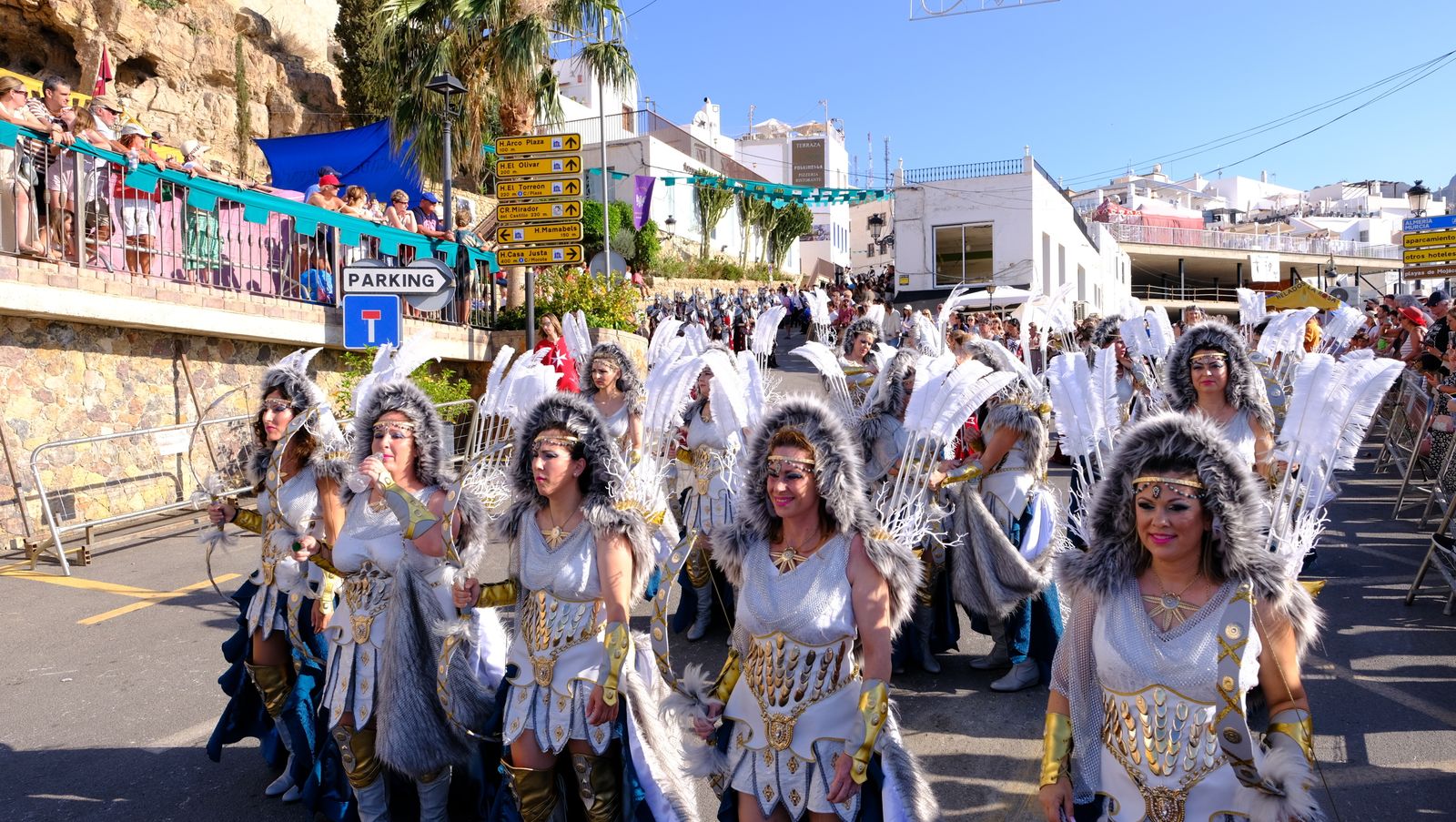El espectacular desfile de Moros y Cristianos de Mojácar, en imágenes