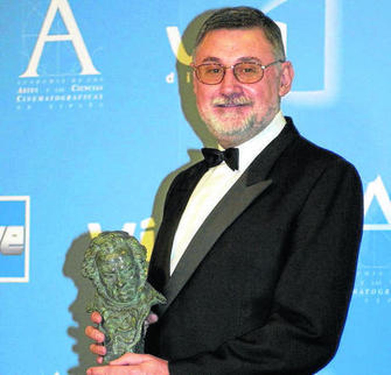 Fotografía tomada en 2002 del figurinista y escenógrafo Javier Artiñano.