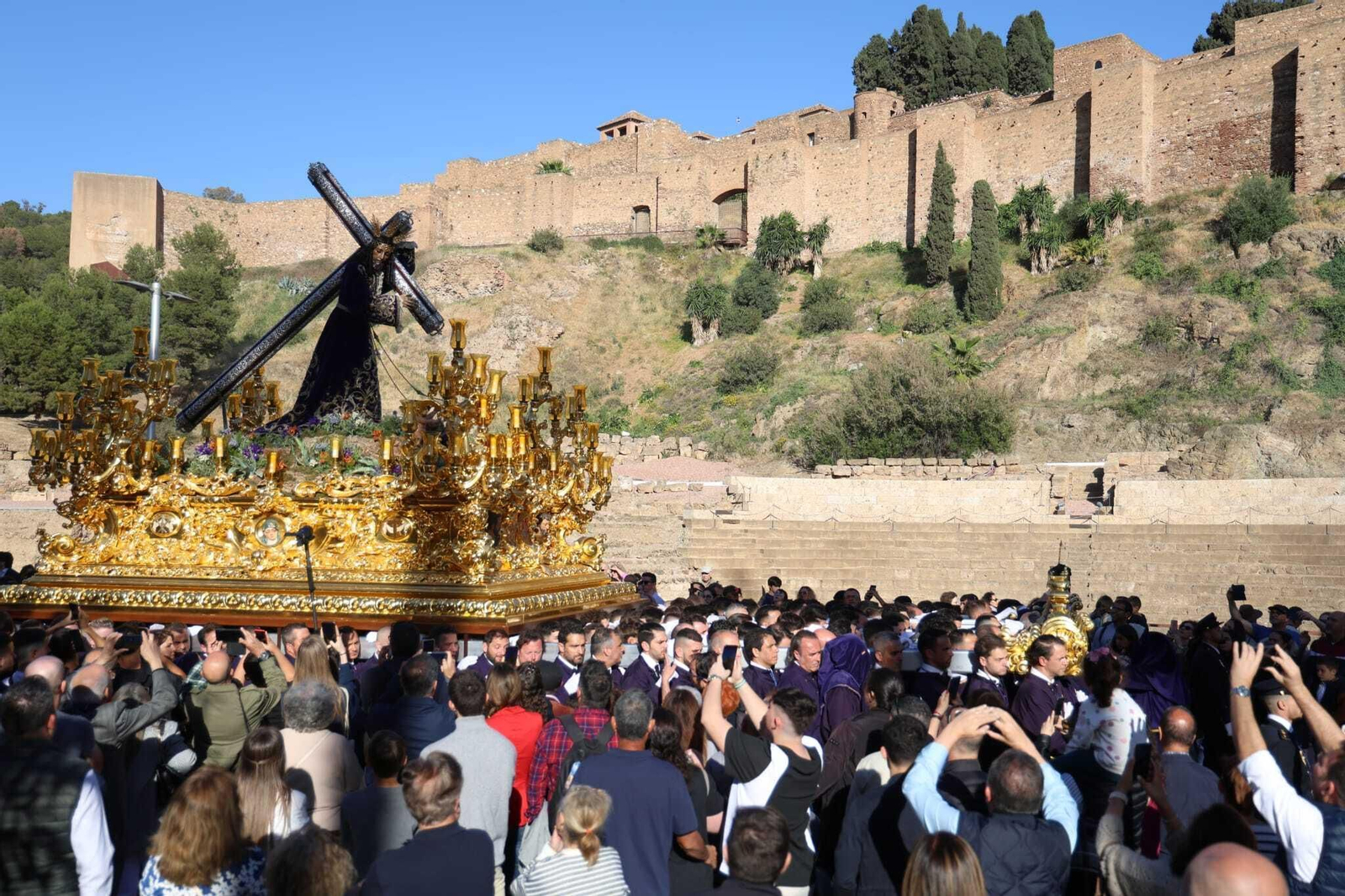 El Rico a su paso por Alcazabilla. El Rico a su paso por Alcazabilla.