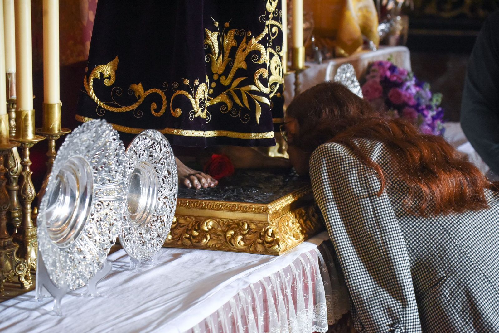 Las fotos del solemne besapiés del Señor de la Humildad y Paciencia de Córdoba