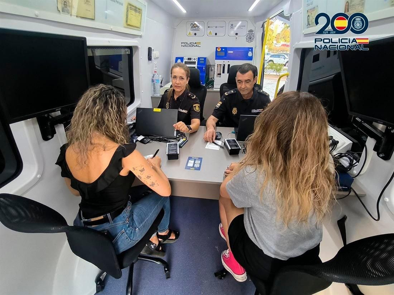 Una unidad móvil de expedición del DNI.