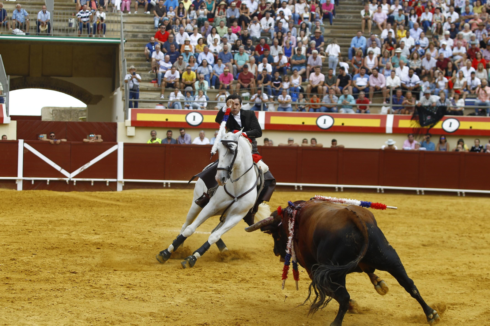 Imágenes de la corrida de rejones en la Feria taurina de Vera 2022