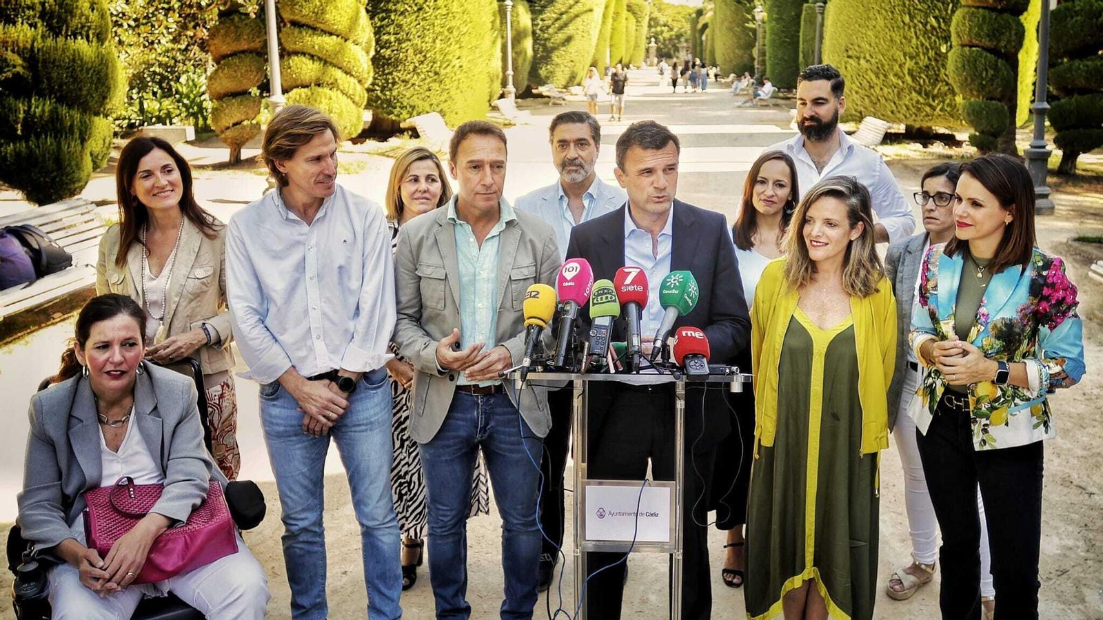 El alcalde Bruno García, con buena parte de su equipo de Gobierno, hace balance en el Parque Genovés. El alcalde Bruno García, con buena parte de su equipo de Gobierno, hace balance en el Parque Genovés.