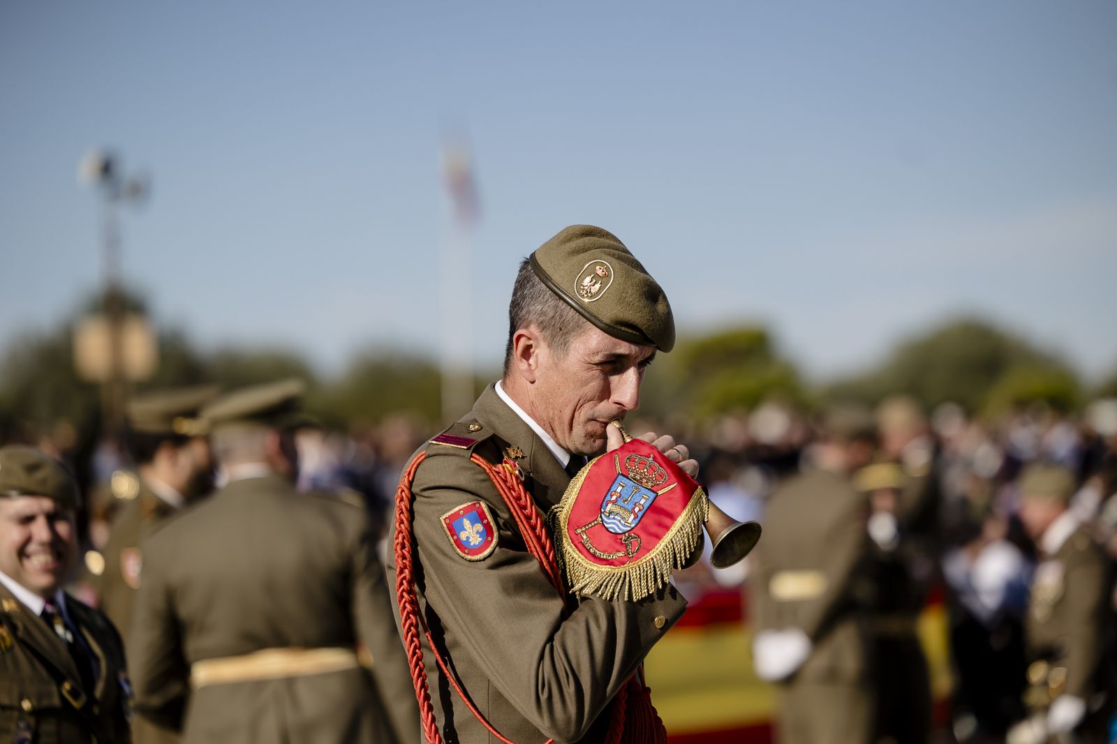 Las imágenes de la multitudinaria Jura de Bandera en Camposoto