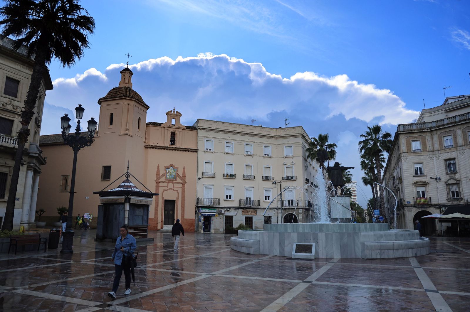 Imágenes del viernes 2 de mayo en Huelva