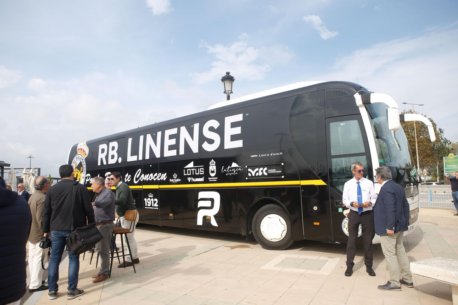 Las fotos de la presentación del nuevo autocar de la Balona