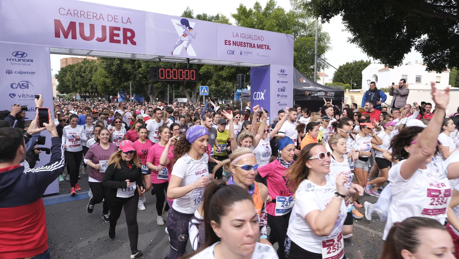 Imágenes de la Carrera de la Mujer 2023 en Almería