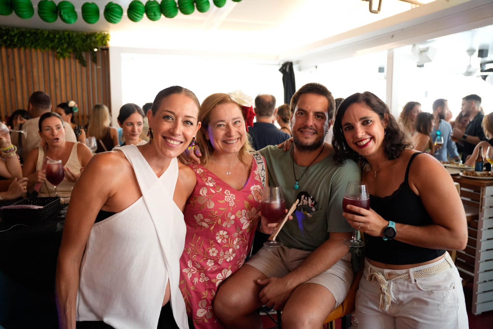 Los almerienses disfrutan del martes en la Feria del Mediodía