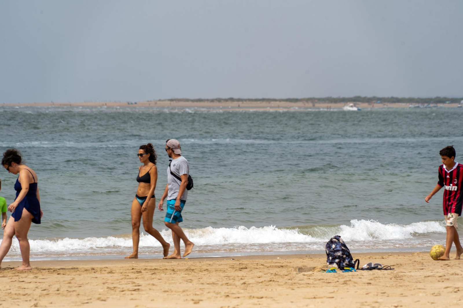 La mañana nublada en las playas de El Portíl