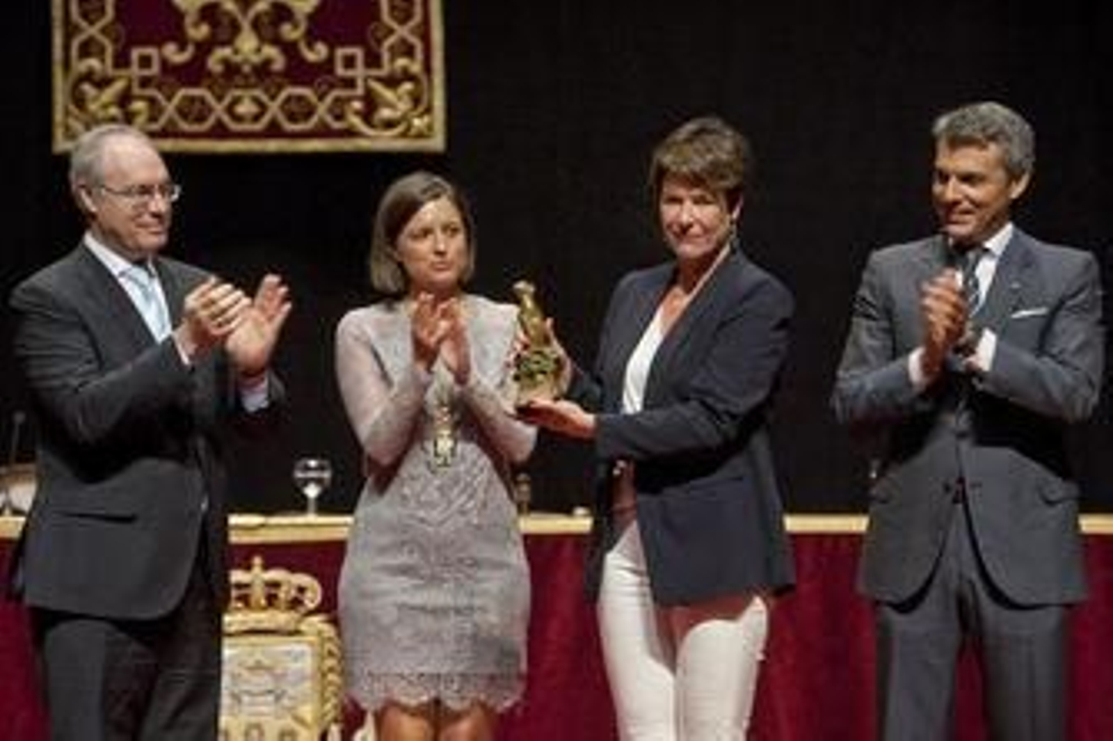 ACNUR (Alto Comisionado de las Naciones Unidas para los Refugiados) fue la entidad galardonada en el año 2016. Recogió el premio su representante en España, Francesca Friz-Prgda