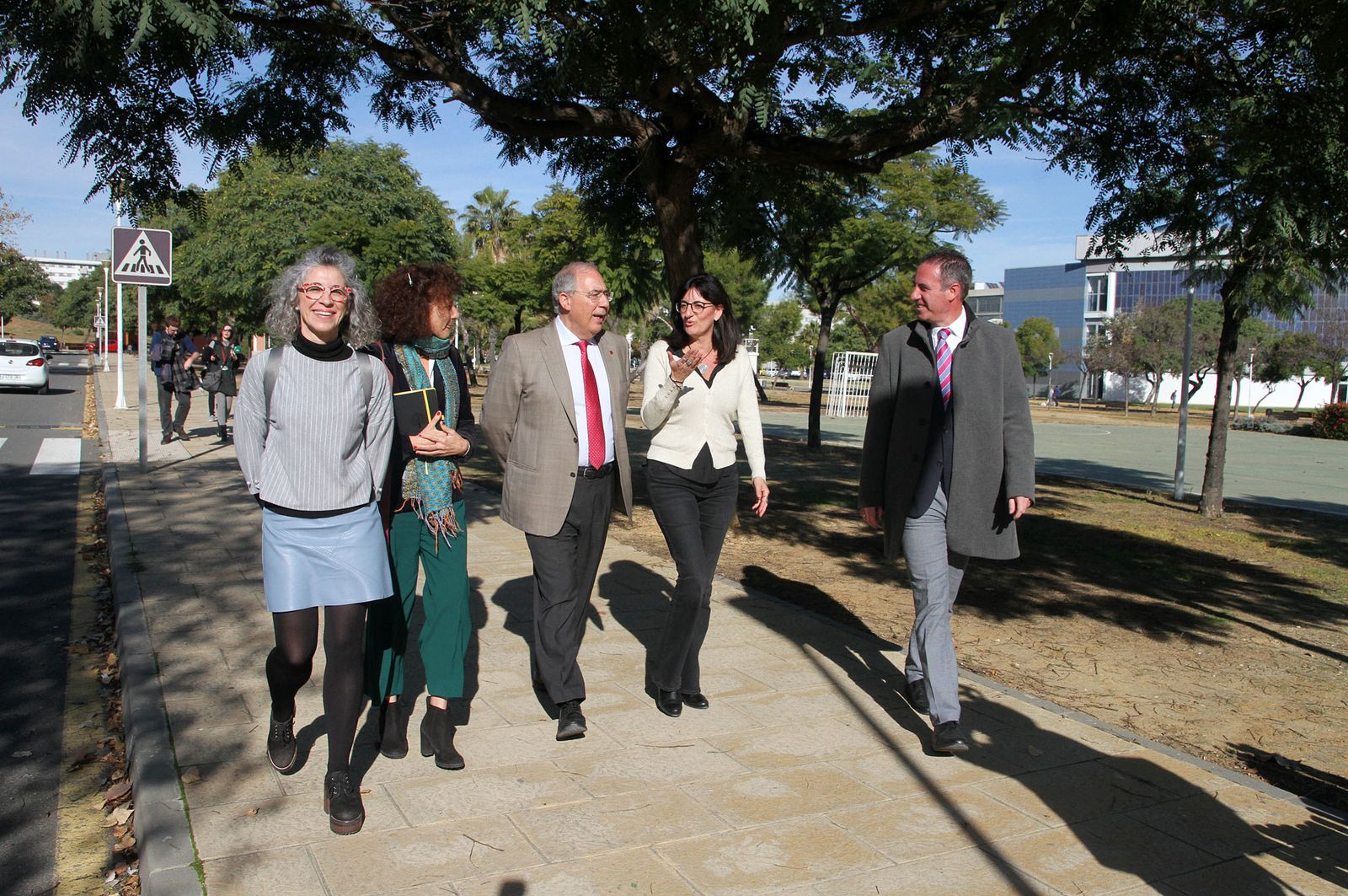 La rectora y el presidente de la CRUE junto a varios vicerrectores.