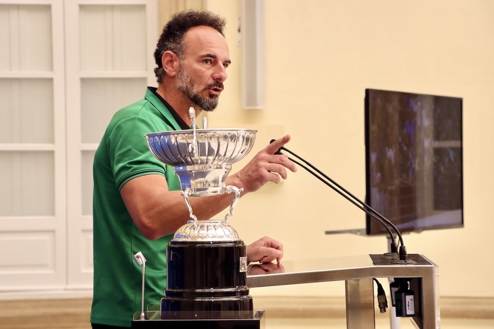 Manolo Berenguel, durante los festejos de la última Superliga