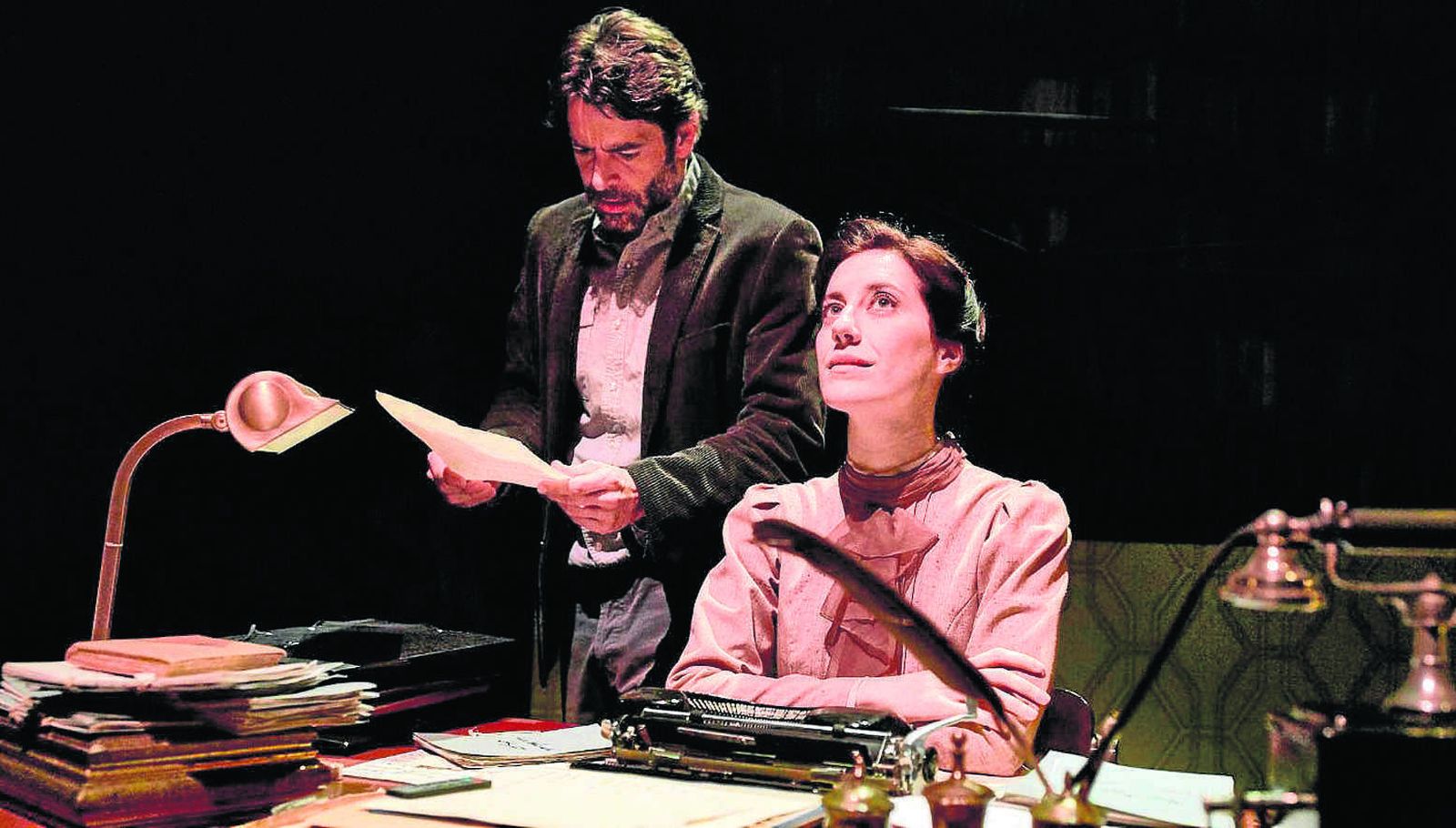 Eduardo Noriega y Cristina Gallego en 'Firmado Lejárraga'.