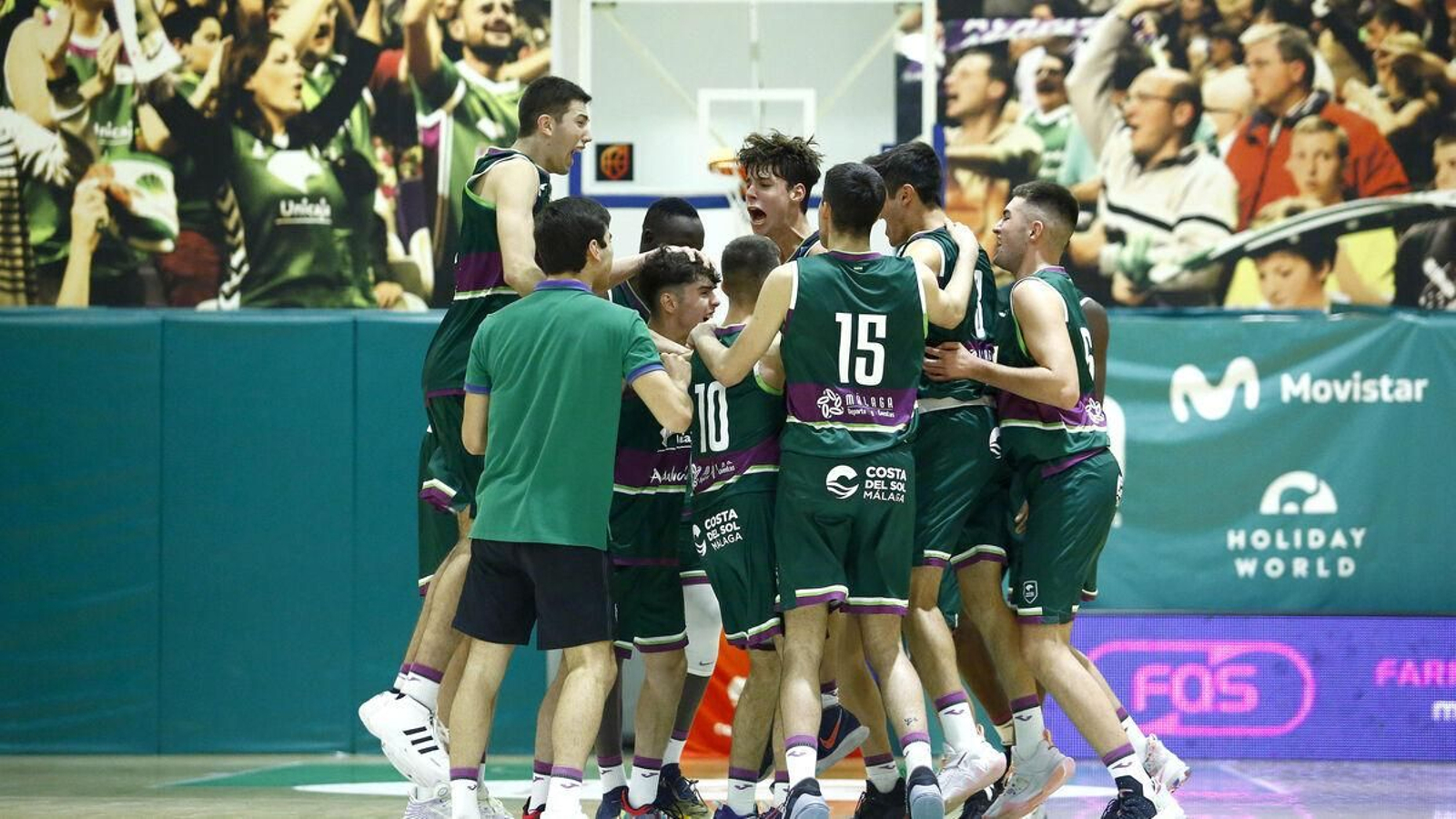 El equipo de EBA celebra en Los Guindos la temporada pasada.
