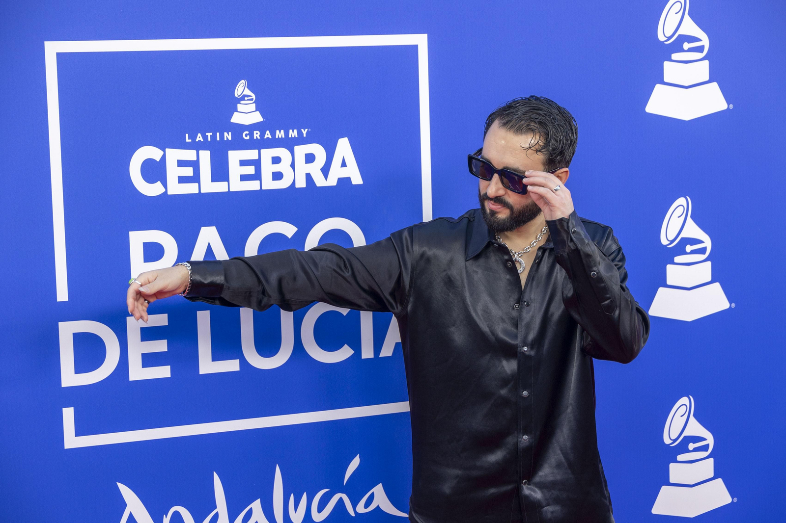 Las imágenes de la alfombra roja en el Falla con el homenaje de los Latin Grammy a Paco de Lucía