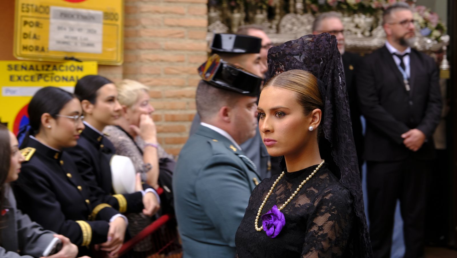 La Procesión de Los Ángeles de sobrepuso a la lluvia, en imágenes