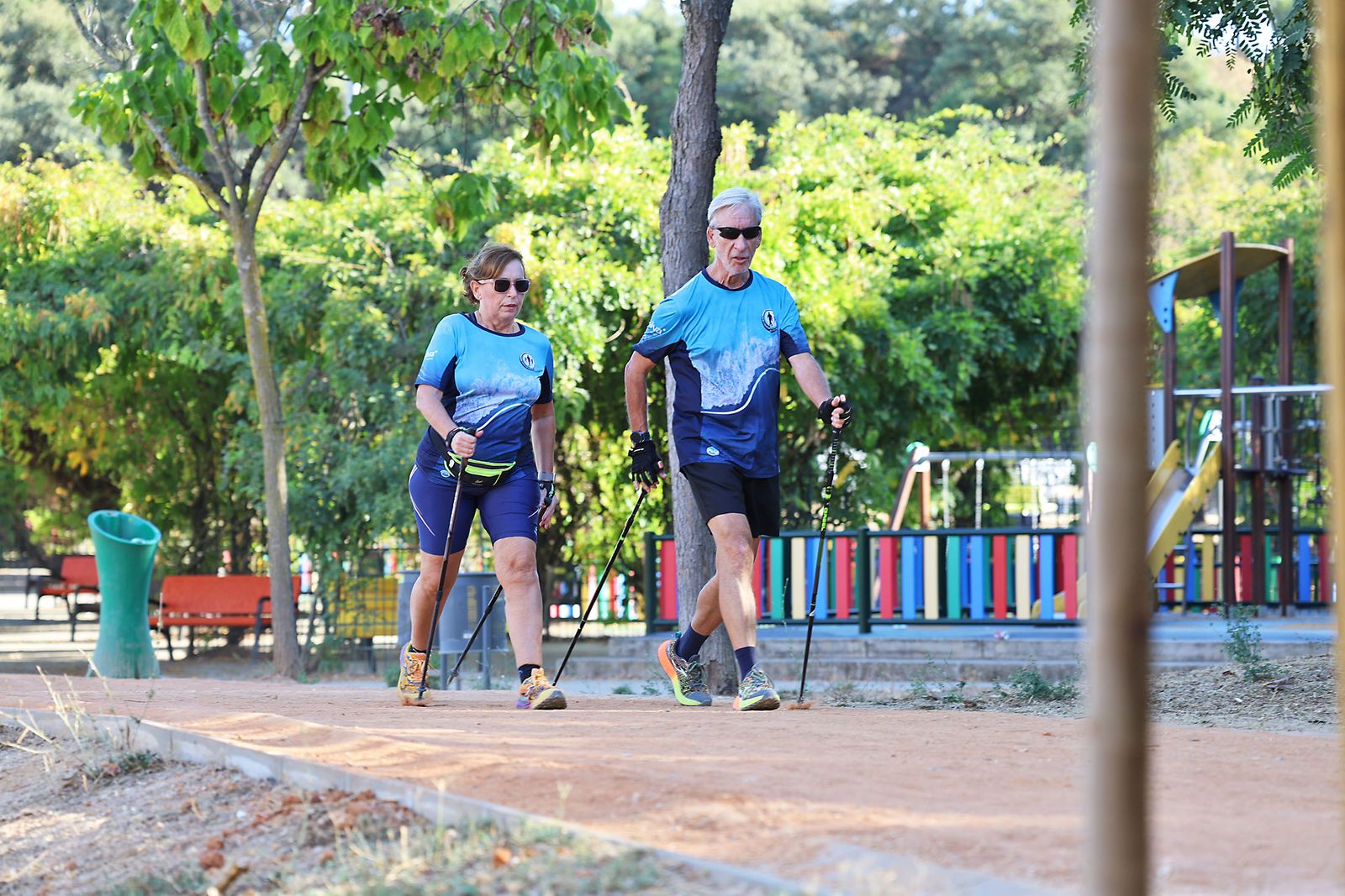 Imágenes de un entrenamiento de marcha nórdica del CD Multideportes