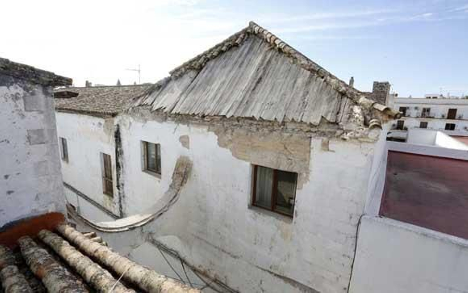 Se derrumba una parte de la cubierta de la Escuela de Arte